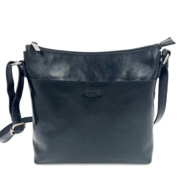 Framsida av Handväska skinn Biori 5145S med öppen ficka, svart axelremsväska i äkta skinn med justerbar axelrem, handväska dam skinn svart, handväska skinn svart, axelremsväska dam skinn svart, läder axelremsväska, skinnväska dam