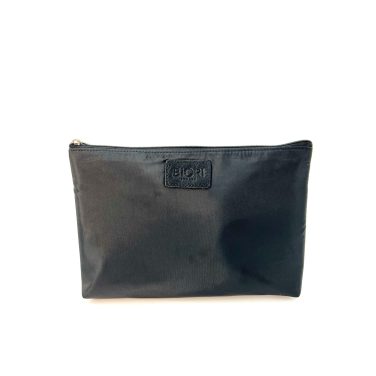 Sminkväska Biori 5137S. Svart sminkväska i nylon med dragkedja i toppen. svart makeup bag, make up bag svart, necessär dam svart, necessär svart dam, sminkväska svart