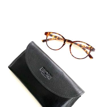 Glasögonfodral i svart läder