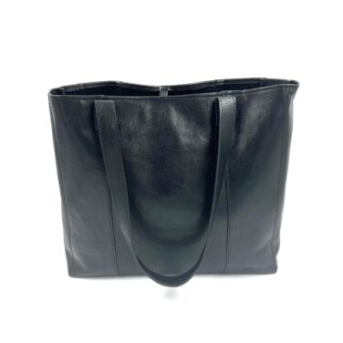 Axelväska skinn Biori 5164S. Öppen shopper i svart med långa bärhandtag för axeln, toteväska skinn, axelväska i svart skinn, axelväska i skinn, axelväska läder, briori, biori trophy, tote bag i skinn, totebag skinn, tote bag skinn, skinn tote bag, shopper väska skinn, tote bag skinn svart