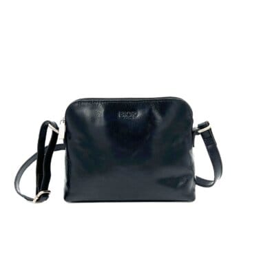 Framsida av svart axelremsväska dam i skinn med axelrem