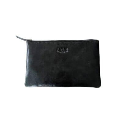 Svart handväska med dragkedja upptill